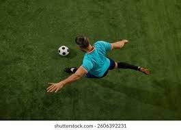 红黑之后是蓝黑，费耶诺德欧冠连续对阵米兰双雄